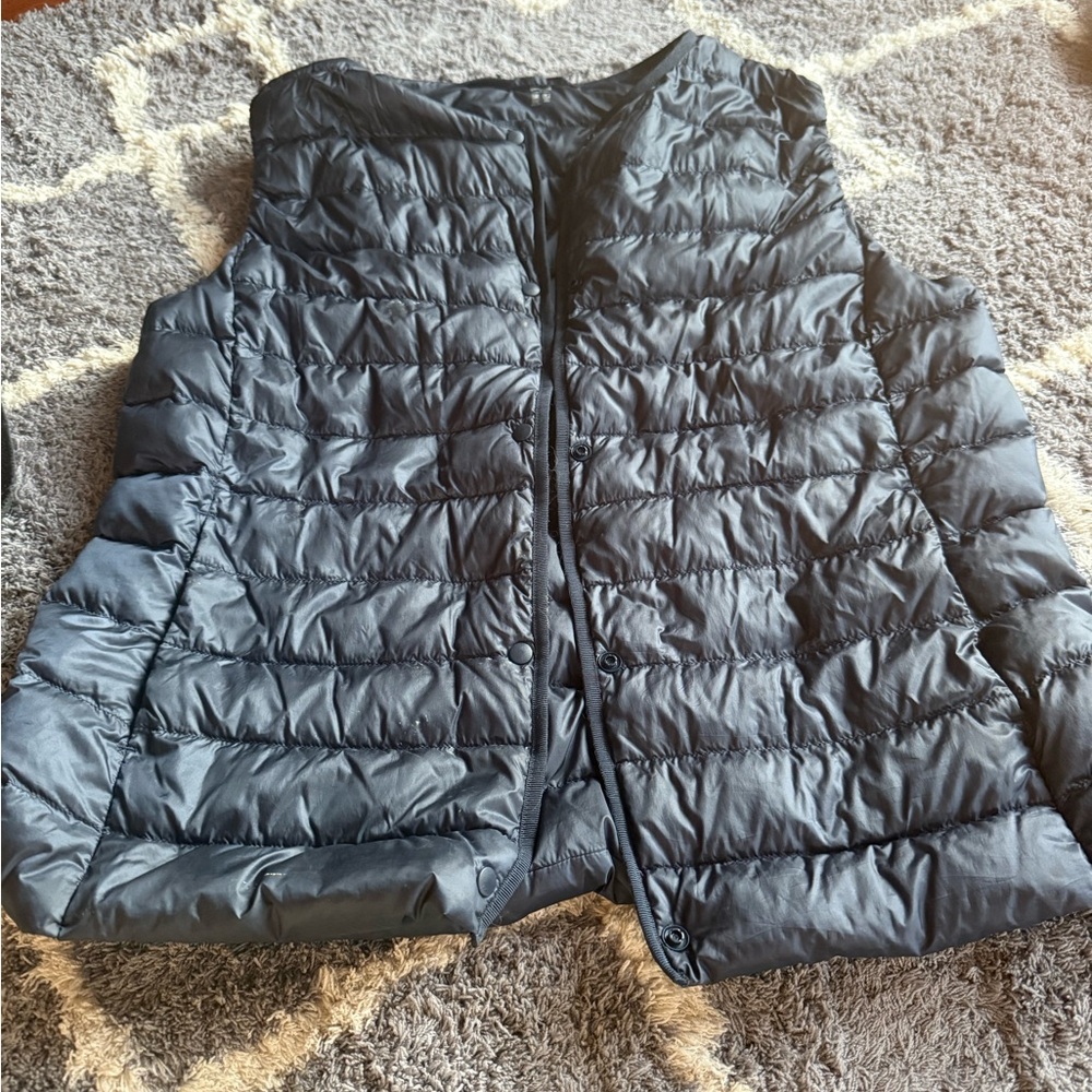 Uniqlo Women's Dark Gray Puffer Vest